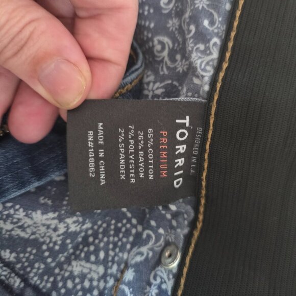 Torrid Premium Blue Skinny Jeans | Size 16R | Mid Wash Stretch Denim - Picture 4 of 15